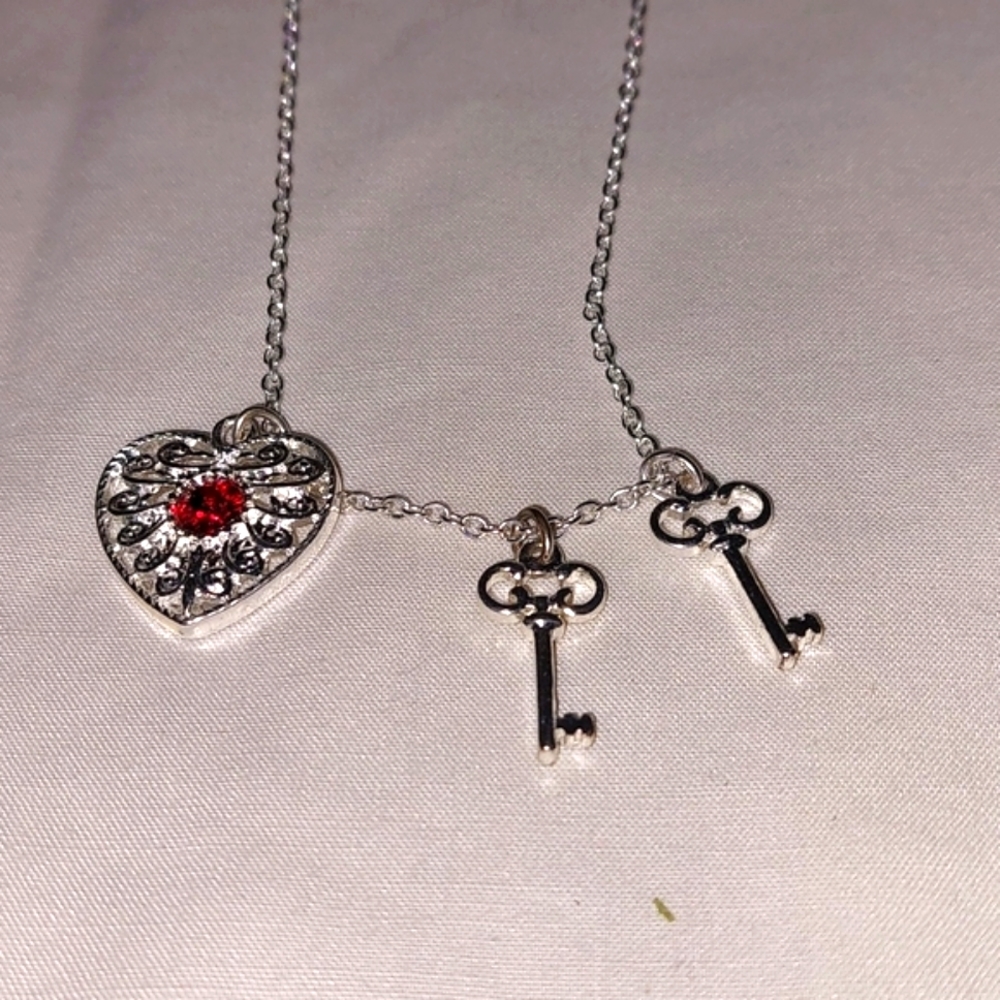 AVON  Heart Necklace  Two Keys .New in Box